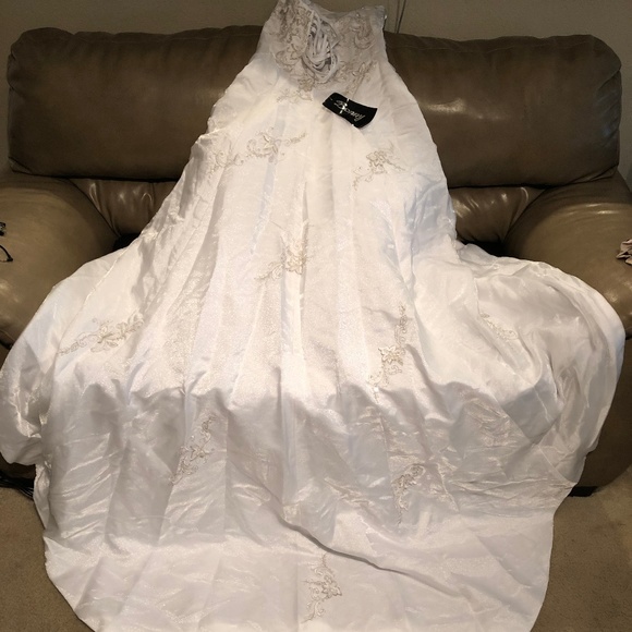 NEW SEQUIN EMBROIDERED WEDDING DRESS - Picture 3 of 8